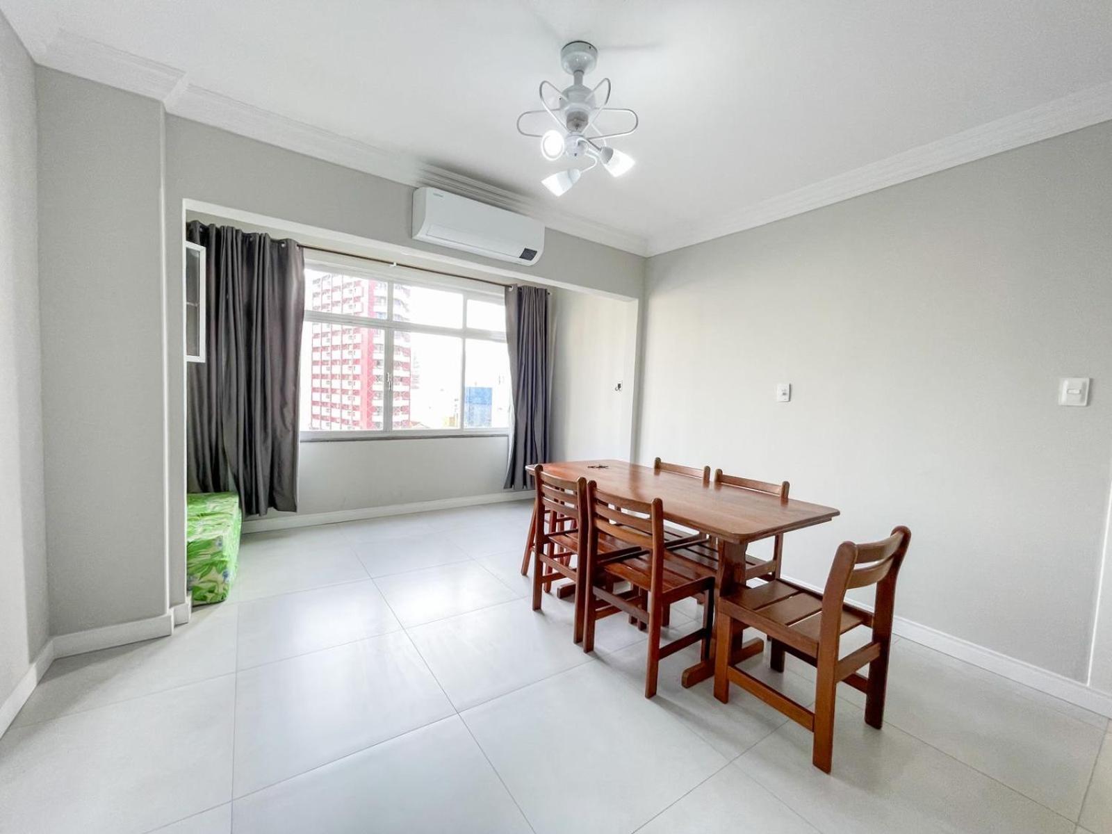 Com Localizacao Privilegiada Apartamento *